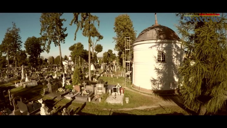Kaplica Śmiarowskich na cmentarzu w Łomży.mp4