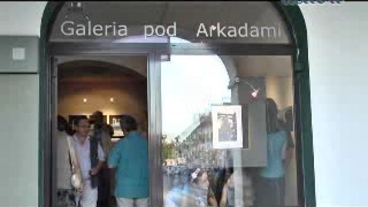 galeria_pod_arkadami_-_w_strone_grabarki.flv